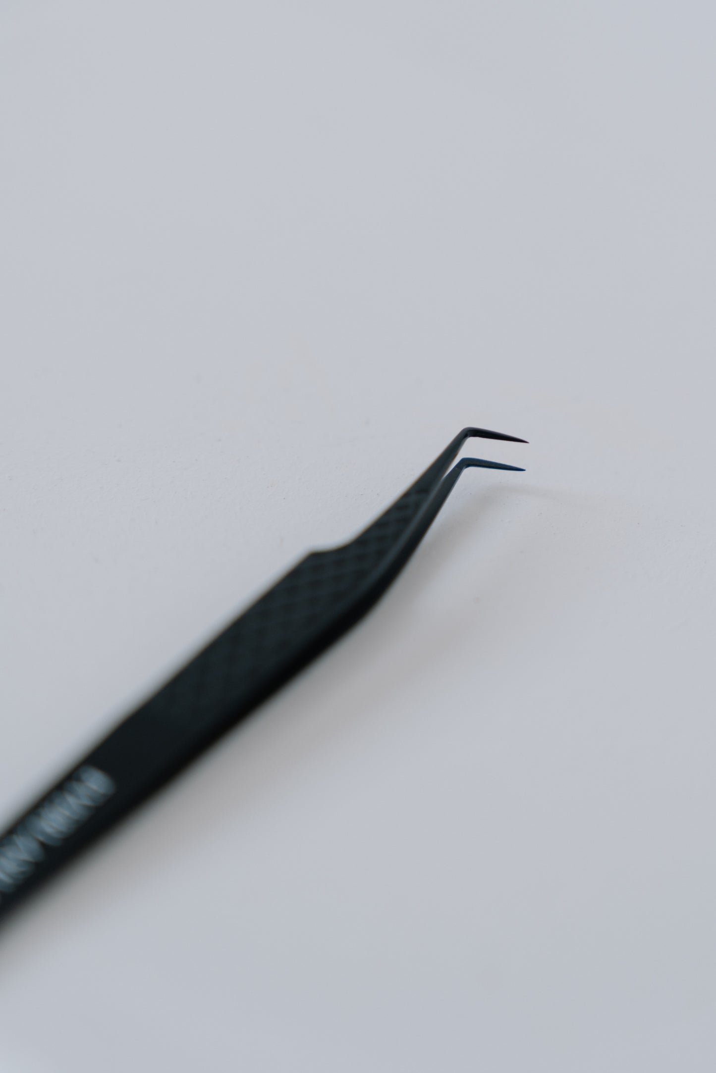 DOES IT ALL- 45 DEGREE FIBER TIP TWEEZER