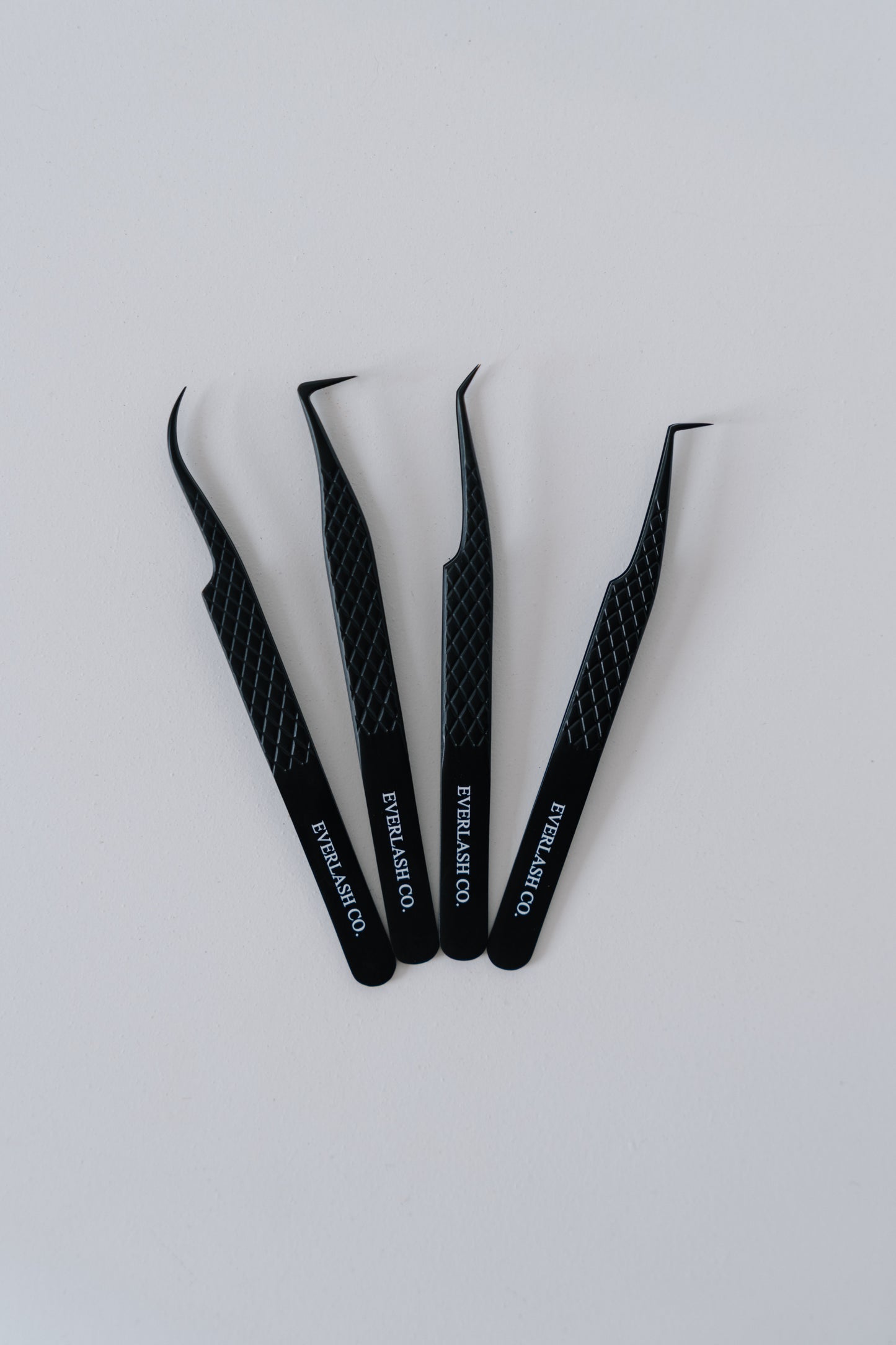 CURVED - LASH GRIP TWEEZER